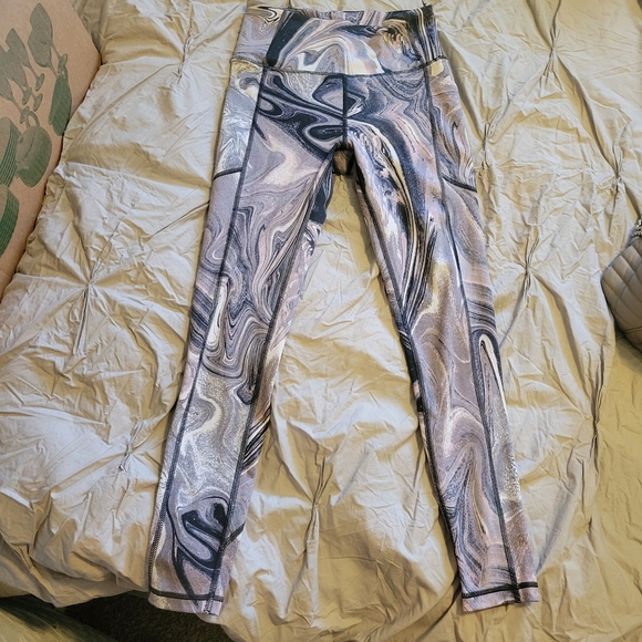 Victoria’s Secret Workout Set  leggings & sports top Preowned Excellent - Picture 2 of 5